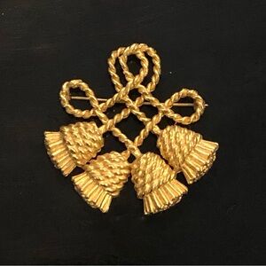 Gold Vintage Tassel Brooch